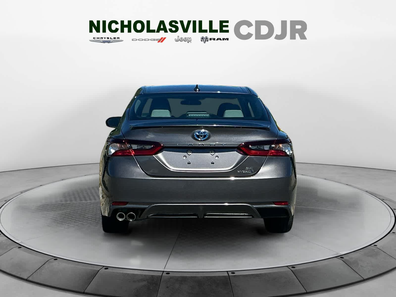 Used 2024 Toyota Camry SE FWD image 4