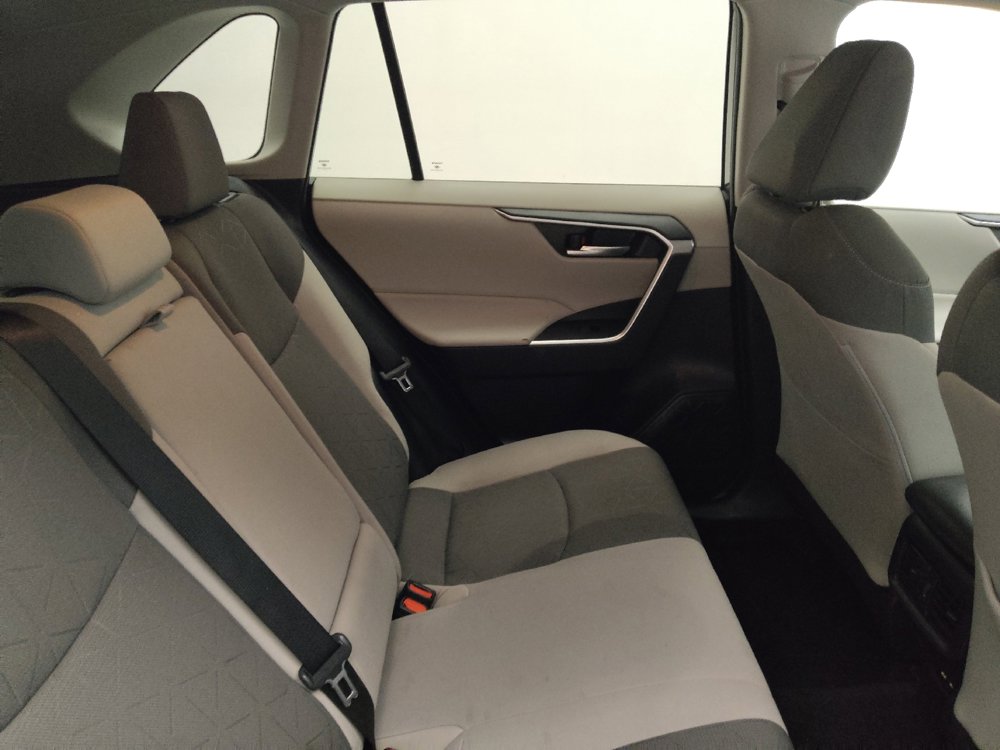 Used 2021 Toyota RAV4 XLE image 19