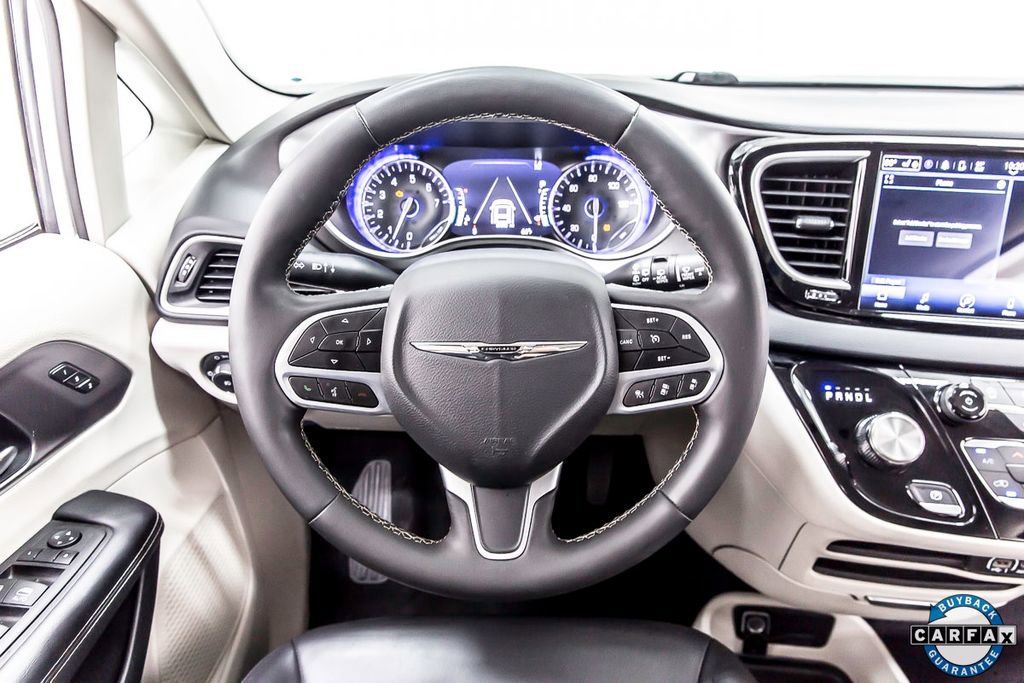 Used 2023 Chrysler Pacifica Touring-L image 19