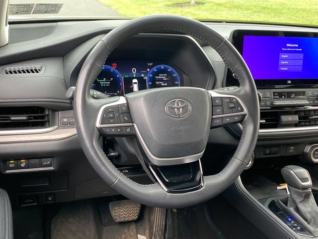 Used 2025 Toyota Grand Highlander AWD image 19