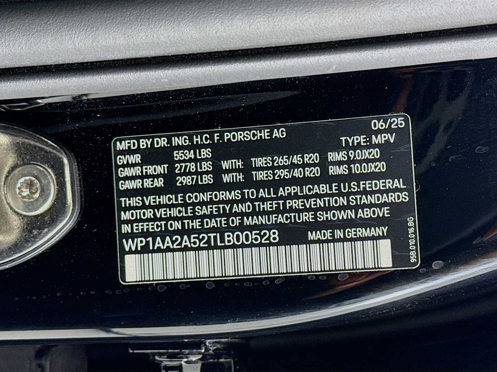 Certified 2026 Porsche Macan AWD/4WD image 33
