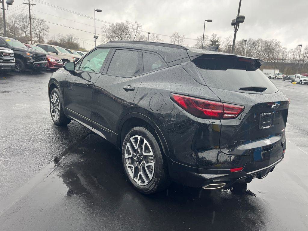 Used 2025 Chevrolet Blazer RS FWD image 3