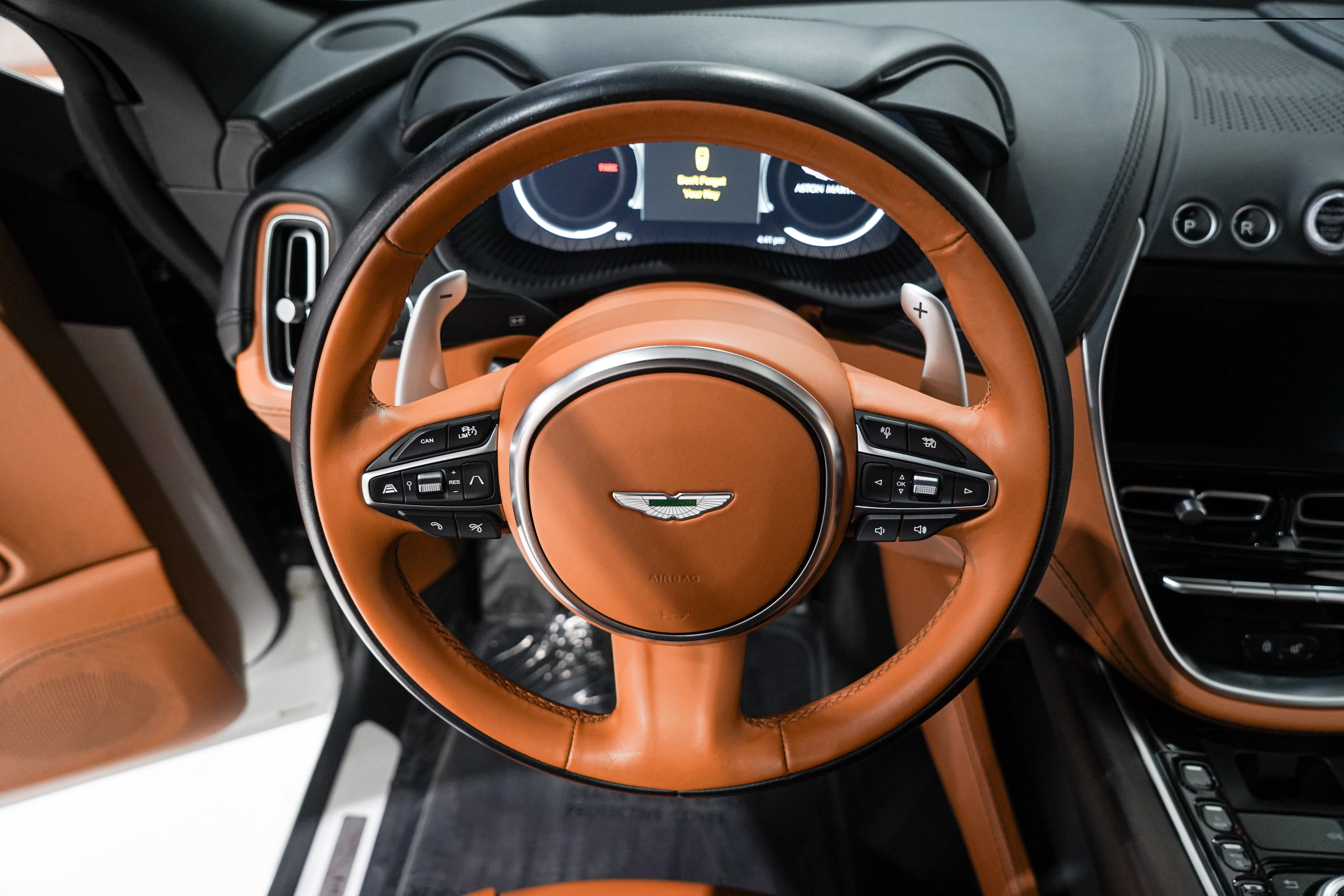 Used 2022 Aston Martin DBX AWD/4WD image 10