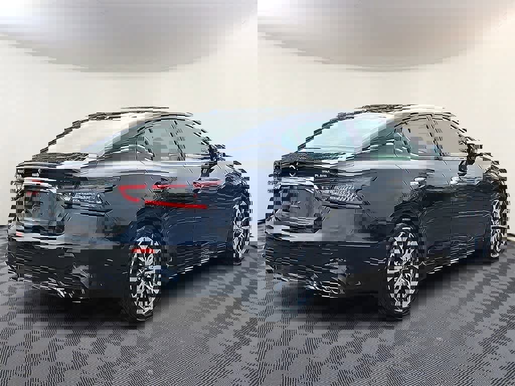 Used 2023 Nissan Maxima Platinum w/ Sport Mat Group image 4