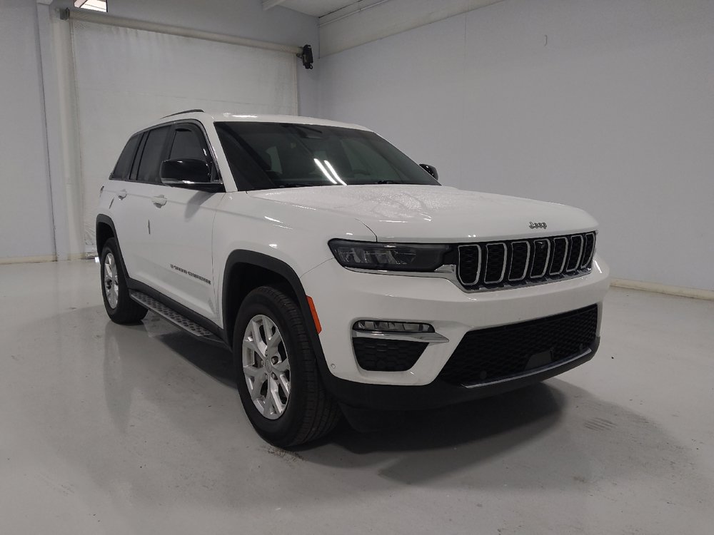 Used 2023 Jeep Grand Cherokee Limited w/ Luxury Tech Group II AWD/4WD image 13