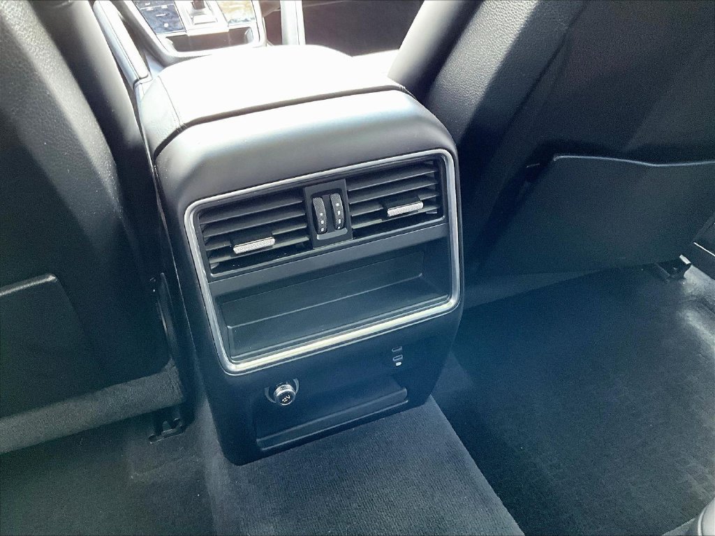 Used 2023 Porsche Cayenne AWD/4WD image 10