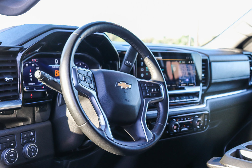 Used 2025 Chevrolet Silverado 3500 LT w/ Safety Package AWD/4WD image 22