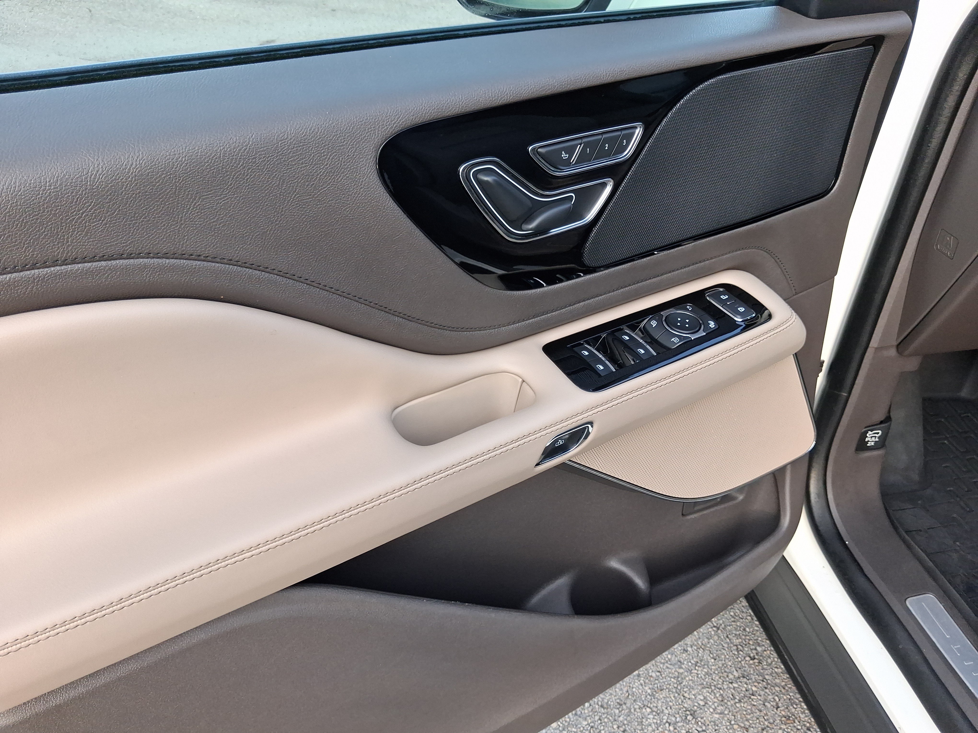 Used 2020 Lincoln Aviator 2WD image 13