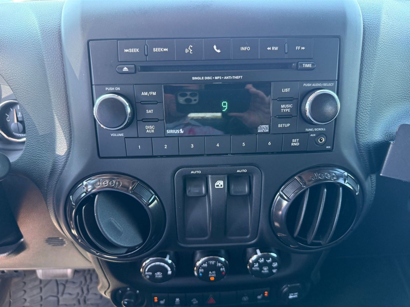 Used 2017 Jeep Wrangler Rubicon AWD/4WD image 22