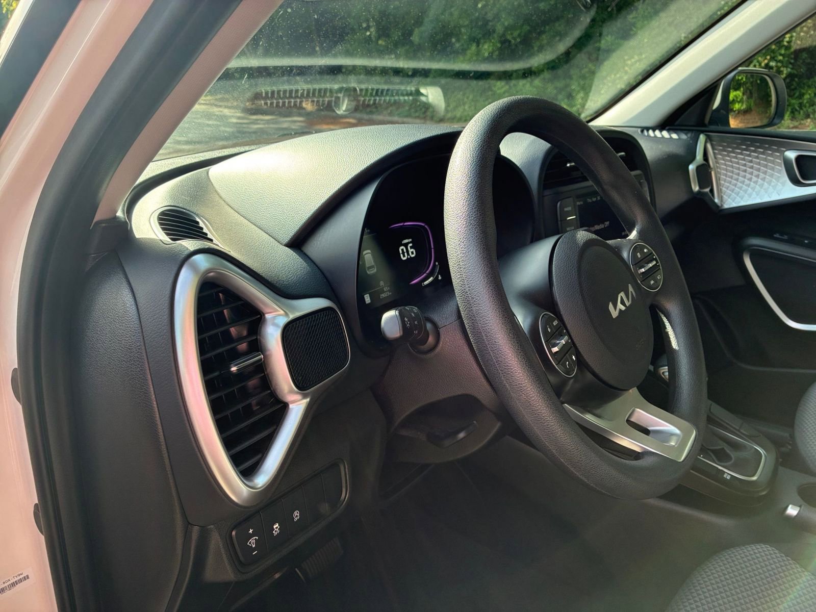 Used 2025 Kia Soul LX w/ LX Technology Package FWD image 41