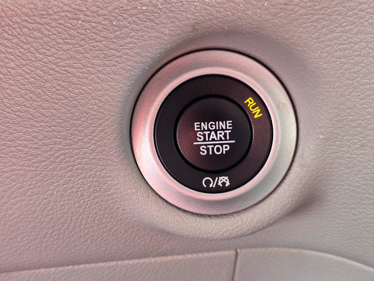 Used 2023 Chrysler Voyager LX FWD image 18