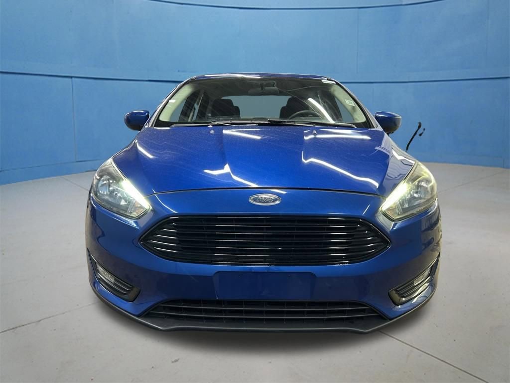 Used 2018 Ford Focus SE w/ SE Appearance Package image 4