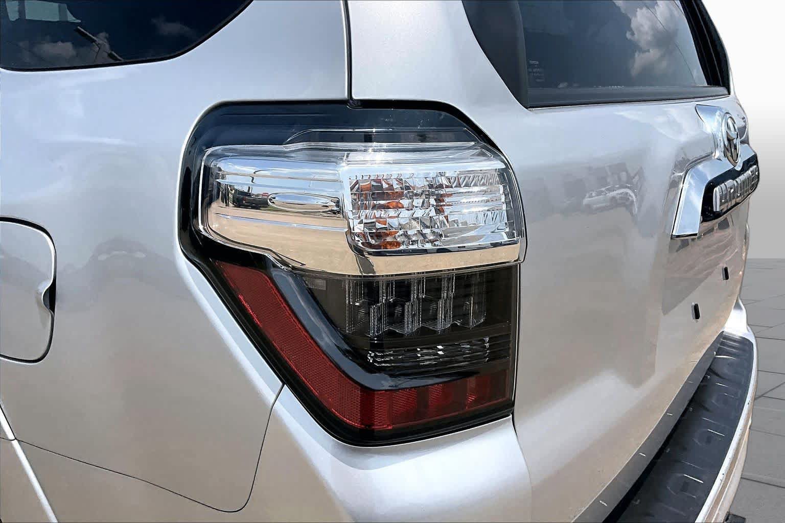 Used 2023 Toyota 4Runner Limited AWD/4WD image 29