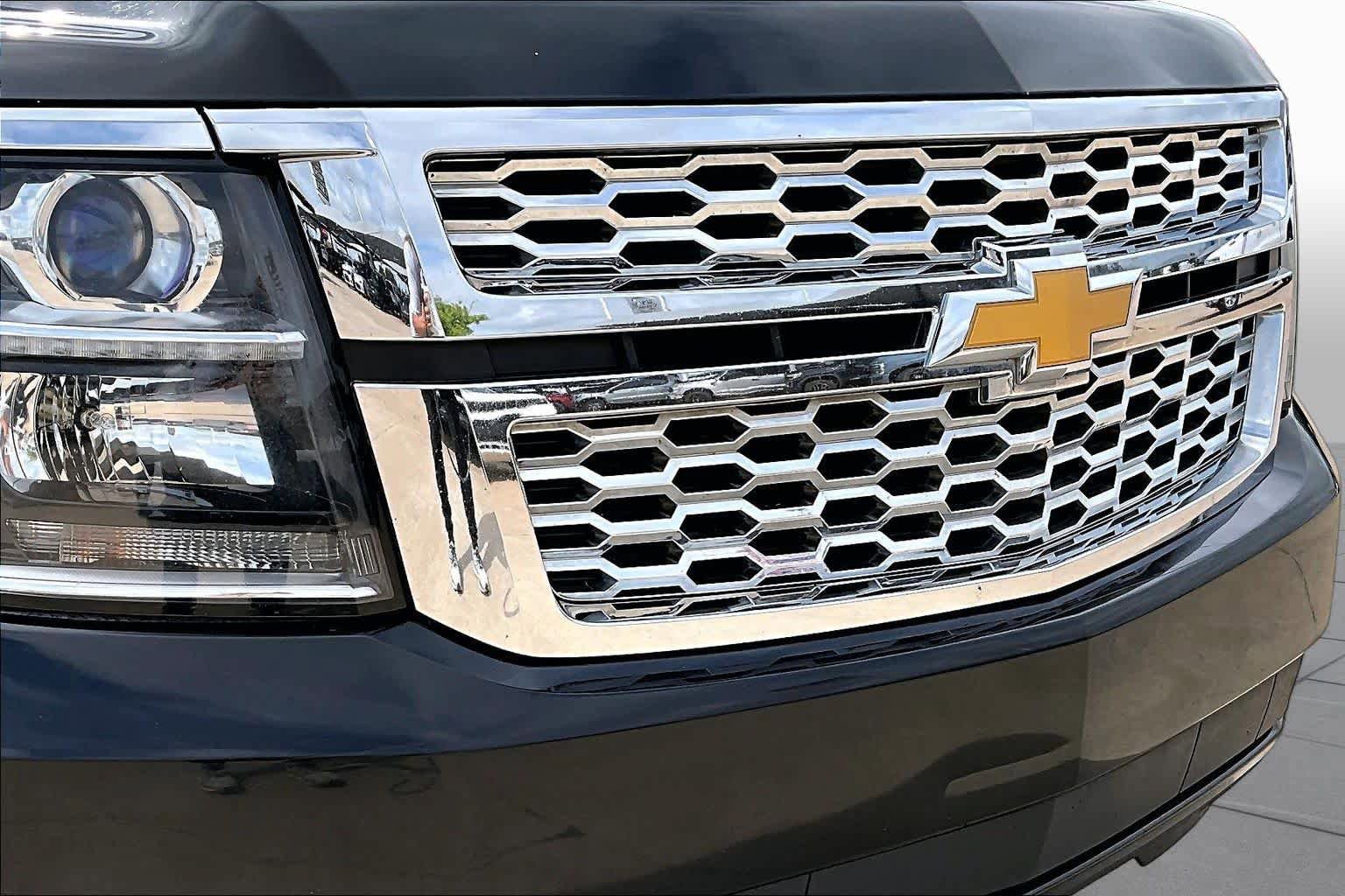 Used 2017 Chevrolet Suburban LT RWD image 10