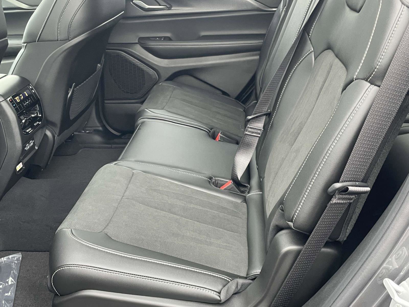 New 2025 Jeep Grand Cherokee L Altitude image 7
