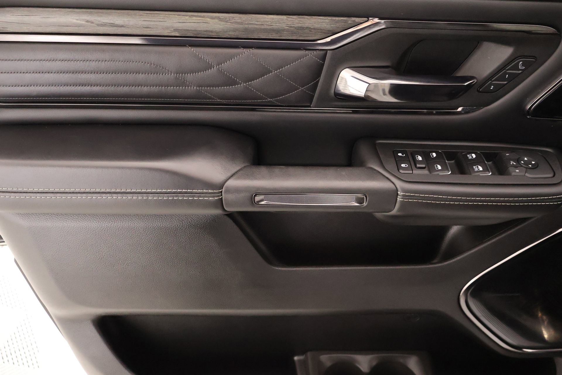 Used 2025 RAM 1500 Limited image 17