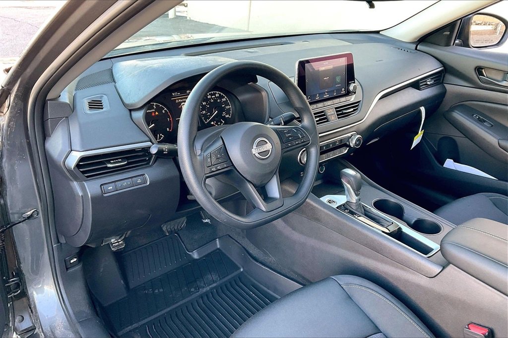 Used 2025 Nissan Altima 2.5 S image 13