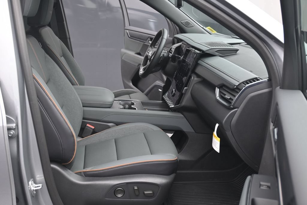 Used 2026 GMC Acadia AT4 w/ Luxury Package AWD/4WD image 11