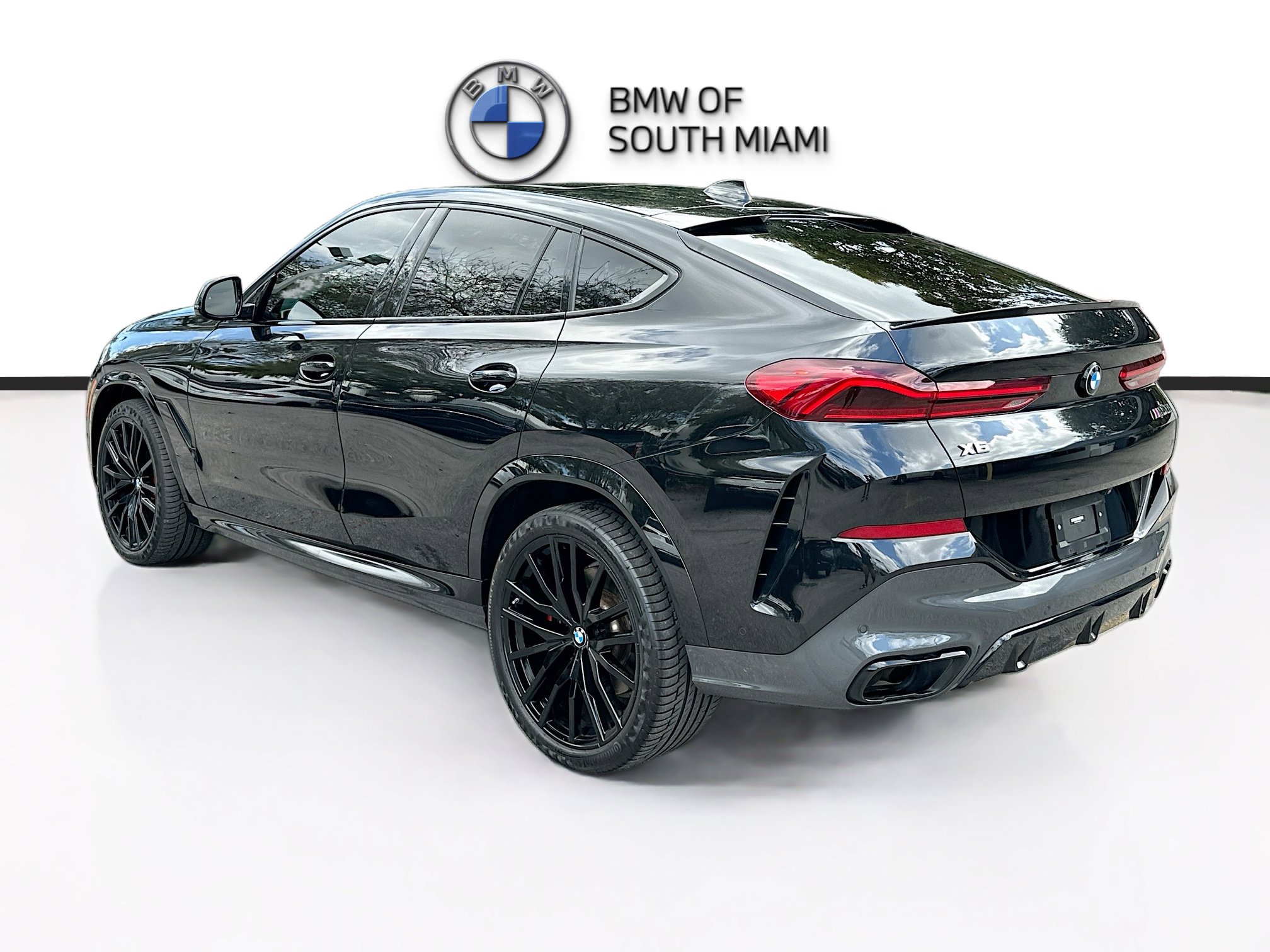 Used 2022 BMW X6 M50i w/ Premium Package image 5