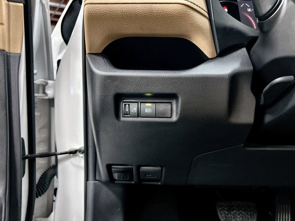 Used 2025 Toyota RAV4 XLE image 14