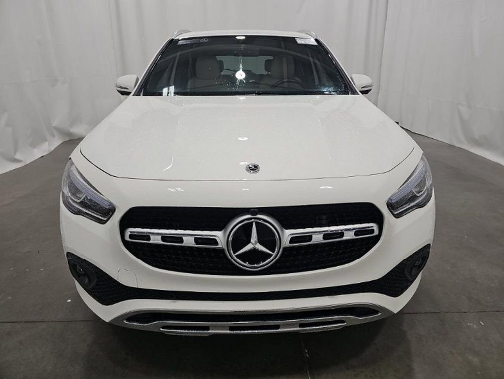 Used 2023 Mercedes-Benz GLA 250 4MATIC w/ Premium Package image 2