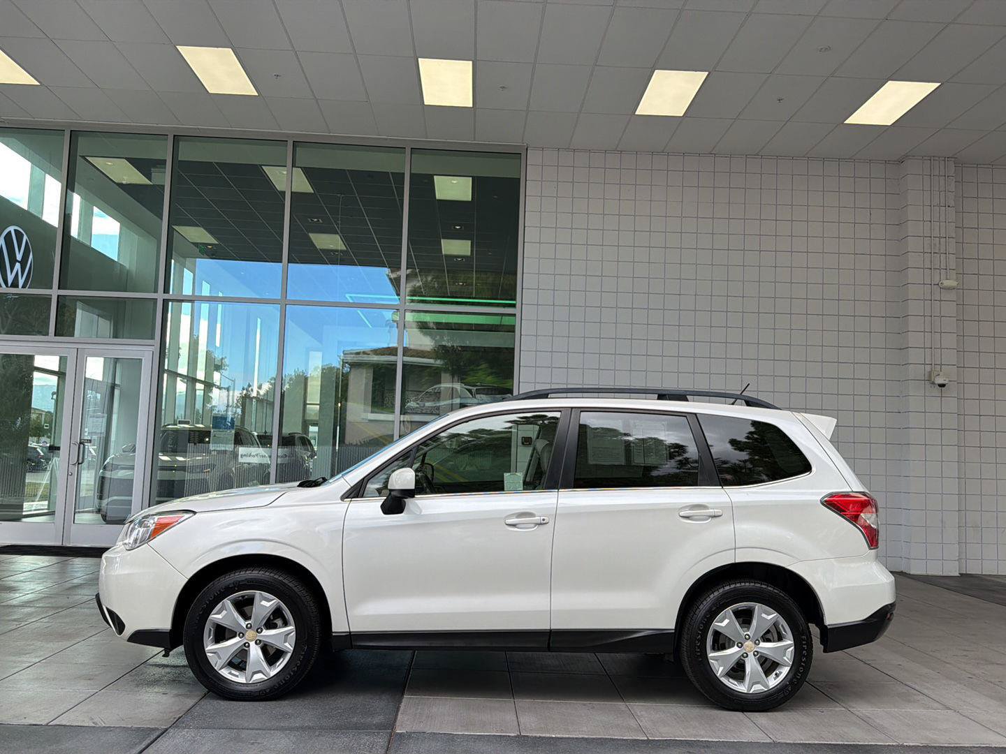 Used 2015 Subaru Forester 2.5i Limited w/ Popular Package #2 AWD/4WD image 2
