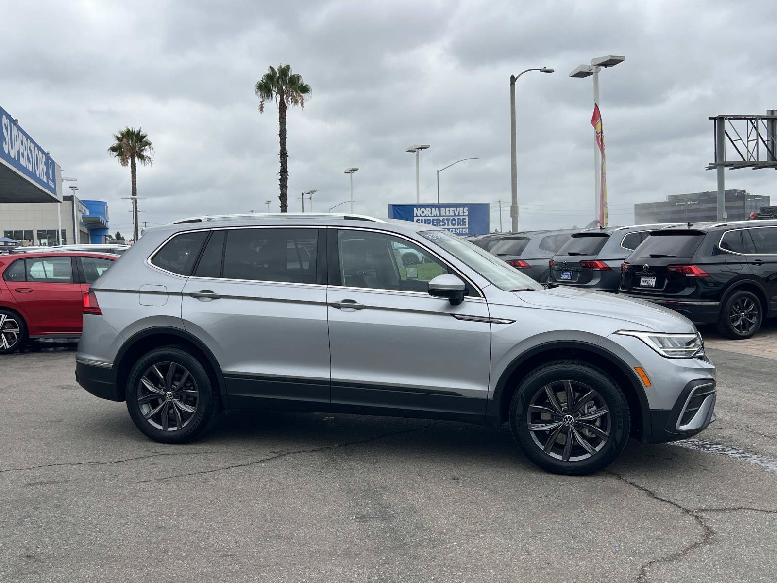 Certified 2023 Volkswagen Tiguan SE FWD image 25