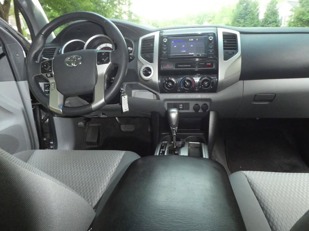Used 2015 Toyota Tacoma 4x4 Double Cab w/ SR5 Package image 8