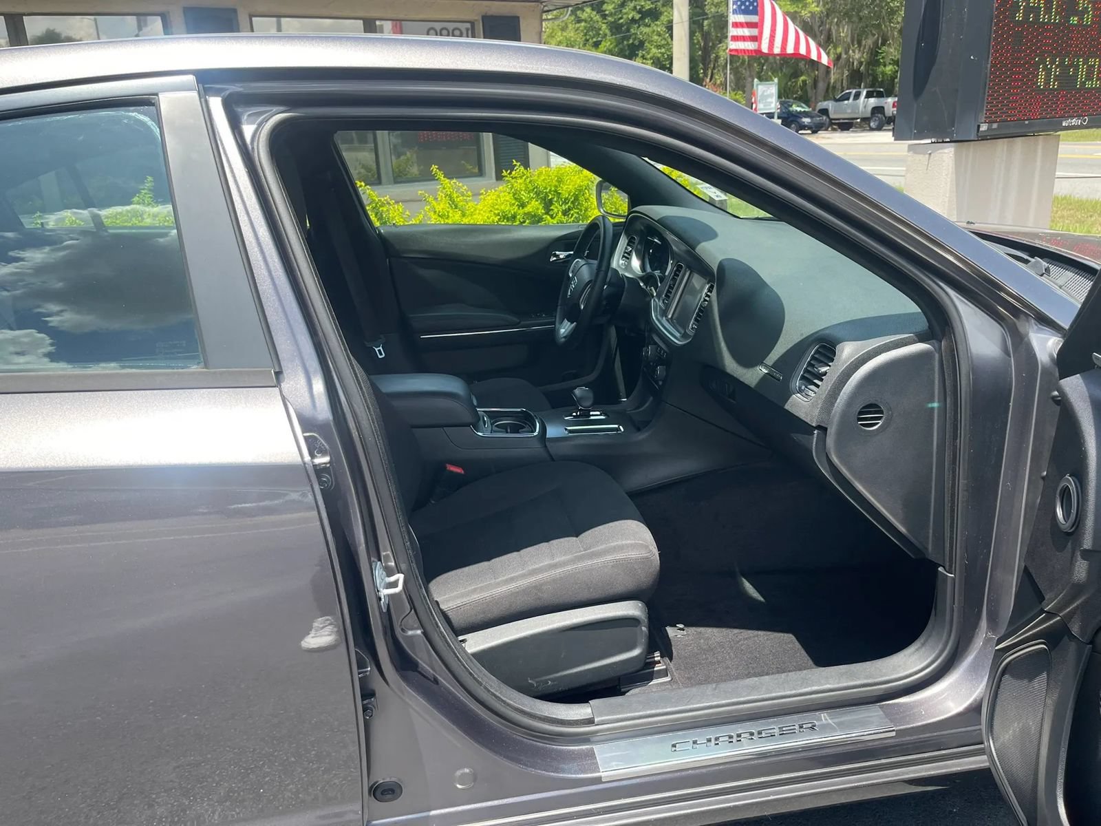 Used 2014 Dodge Charger SXT RWD image 14