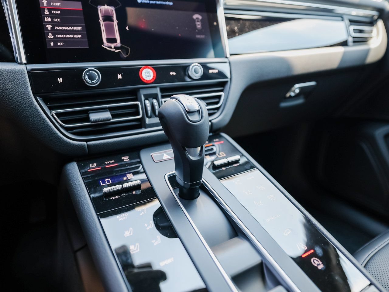 Certified 2026 Porsche Macan AWD/4WD image 20