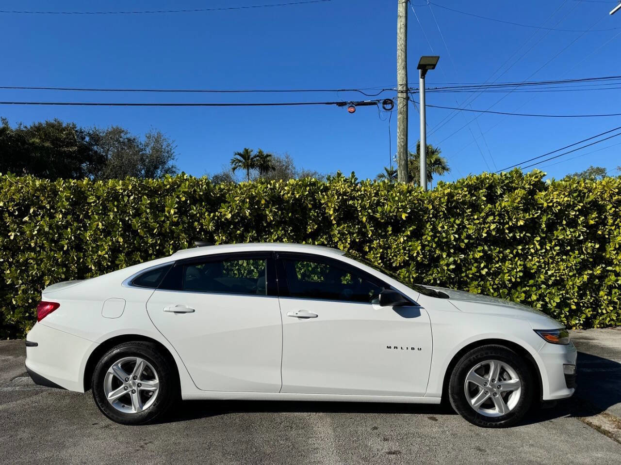 Used 2020 Chevrolet Malibu LS image 3