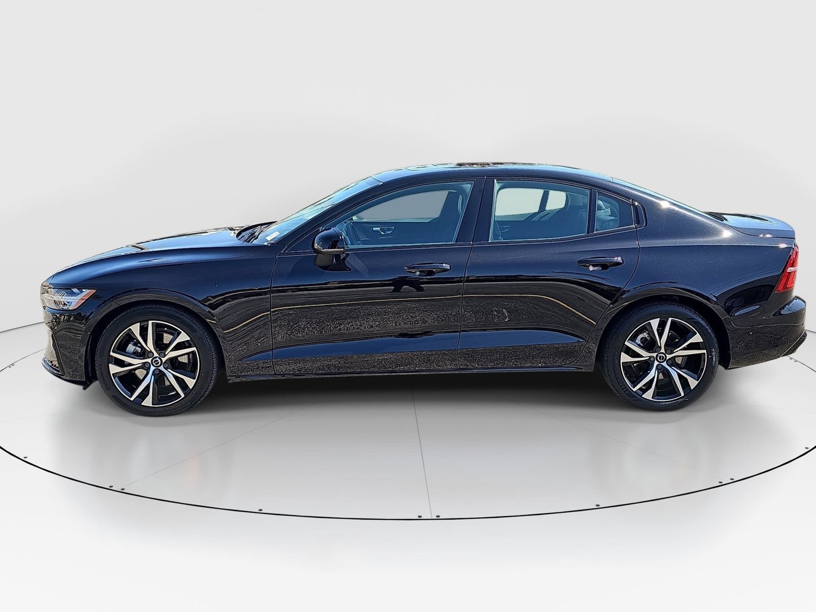 Used 2024 Volvo S60 B5 Plus FWD image 8