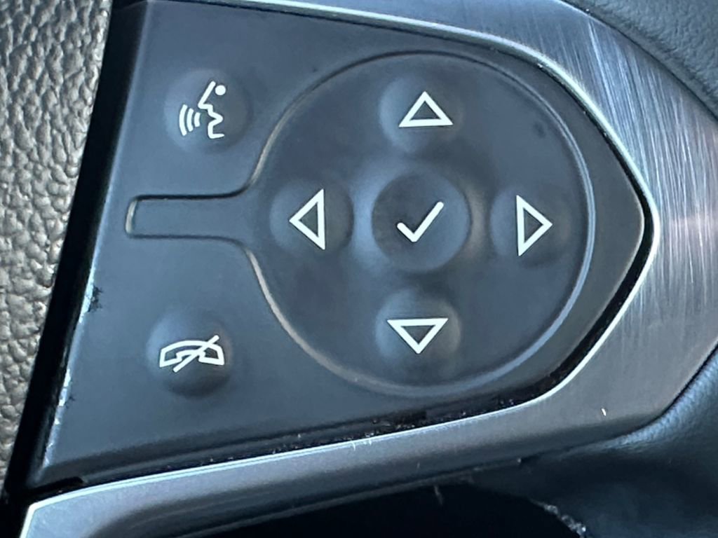 Used 2023 Chevrolet Traverse LT image 20