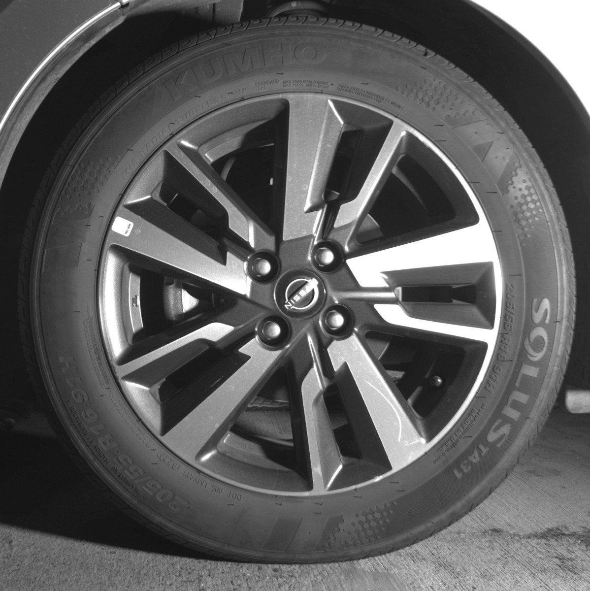 Used 2025 Nissan Versa SV image 12