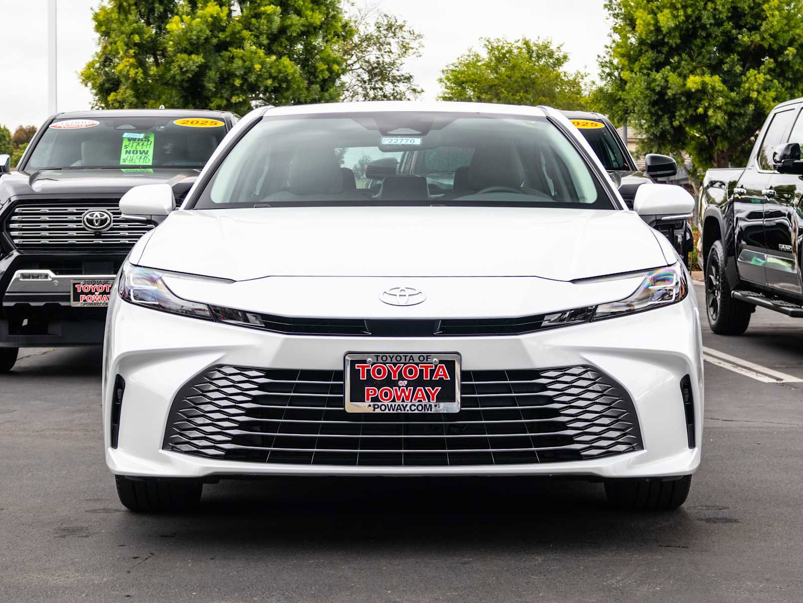 Used 2026 Toyota Camry XLE FWD image 2