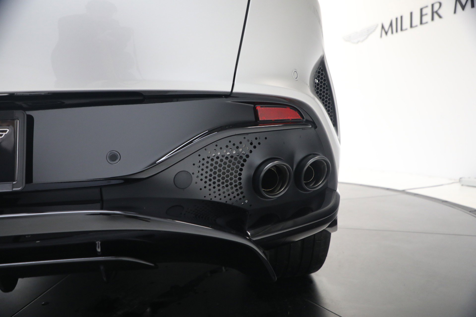 New 2026 Aston Martin DBX 707 image 18