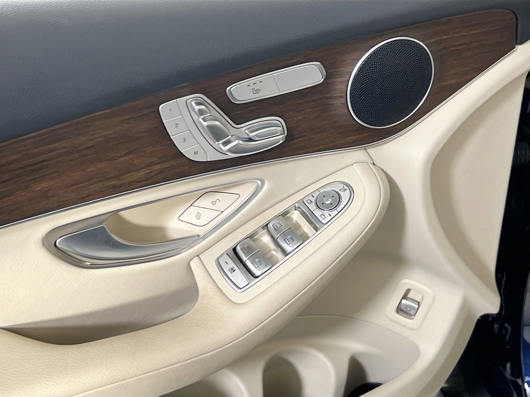 Used 2022 Mercedes-Benz GLC 300 4MATIC image 17