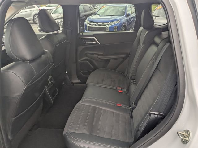 Used 2022 Mitsubishi Outlander SE image 12