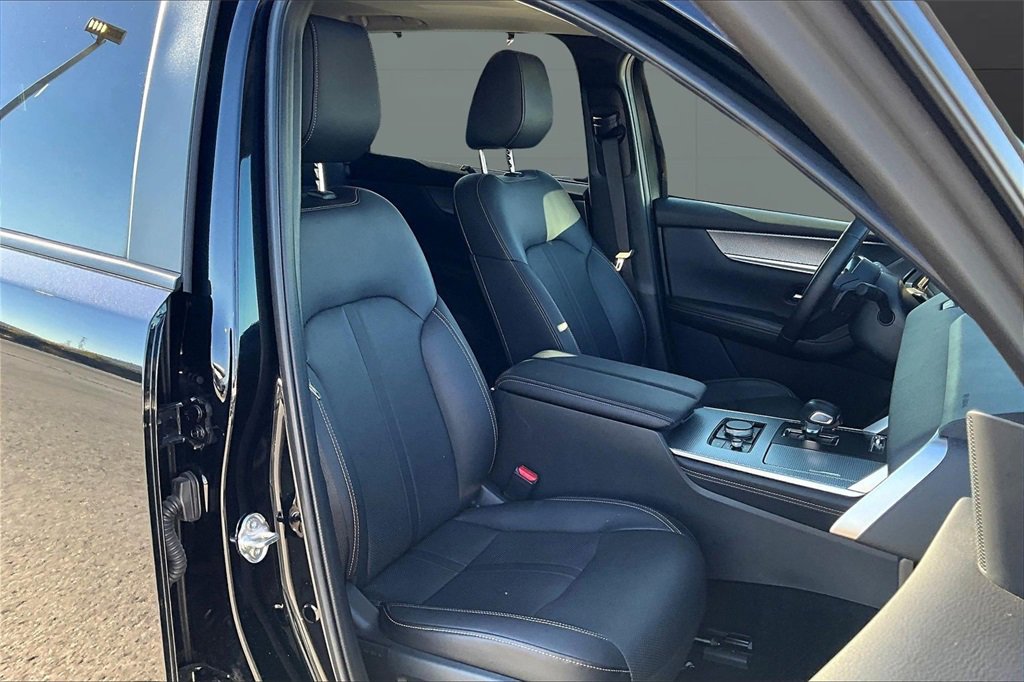 Certified 2025 MAZDA CX-70 3.3 Turbo w/ Preferred Package image 8