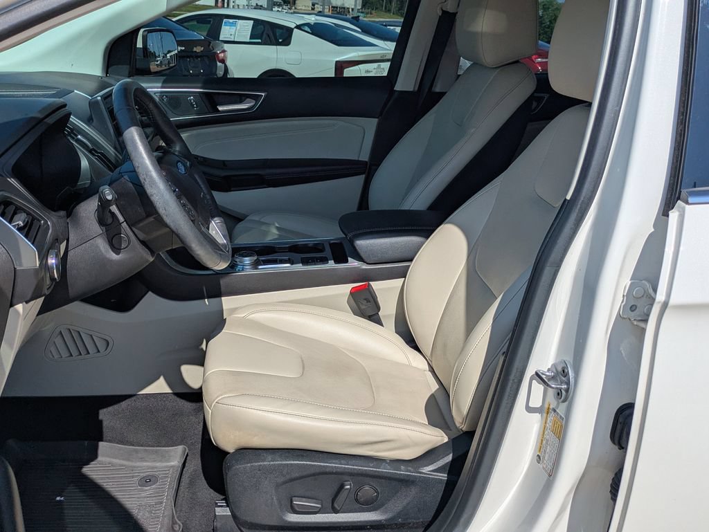 Used 2022 Ford Edge Titanium w/ Equipment Group 301A AWD/4WD image 7