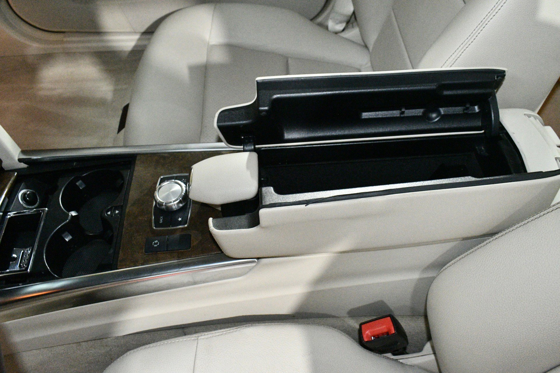Used 2014 Mercedes-Benz E 350 4MATIC Sedan image 38