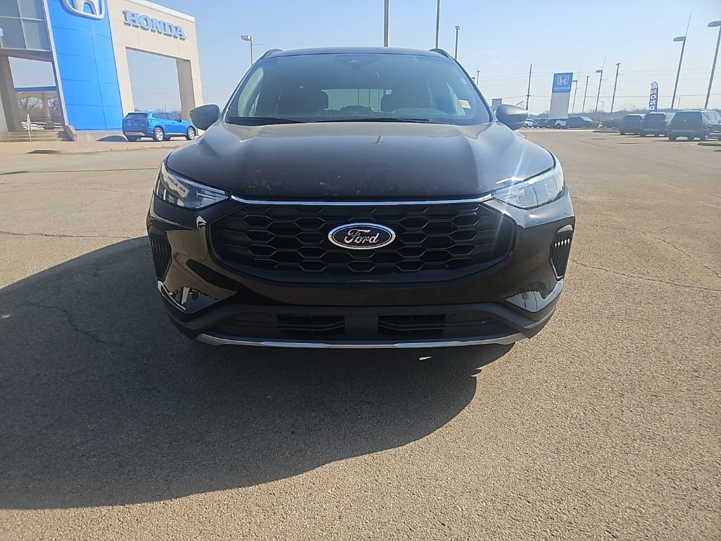 Used 2025 Ford Escape ST-Line AWD/4WD image 2