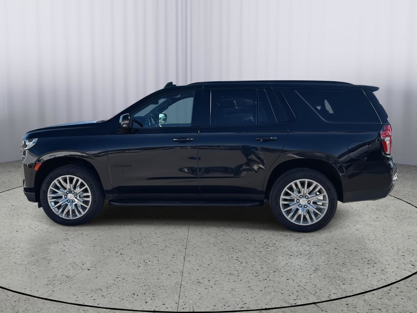 Used 2024 Chevrolet Tahoe RST w/ Luxury Package image 2