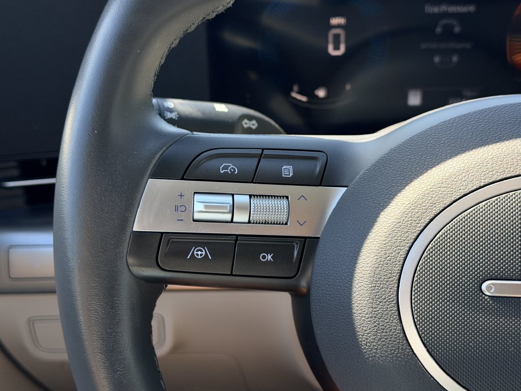 Certified 2025 Hyundai Kona SEL FWD image 31