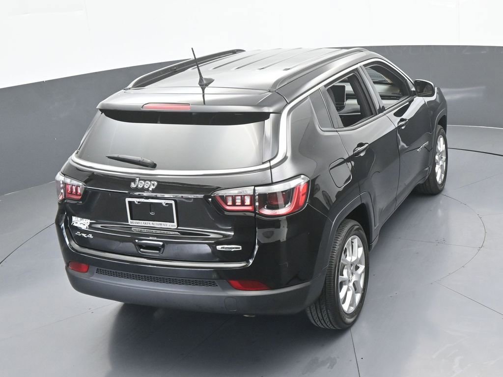 Used 2024 Jeep Compass Latitude image 44