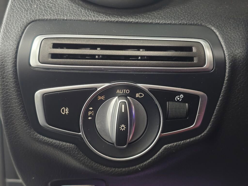 Used 2023 Mercedes-Benz C 300 4MATIC Cabriolet image 35