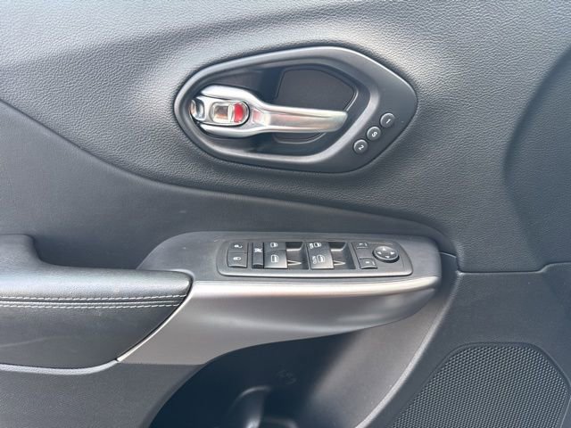 Used 2021 Jeep Cherokee Limited image 14