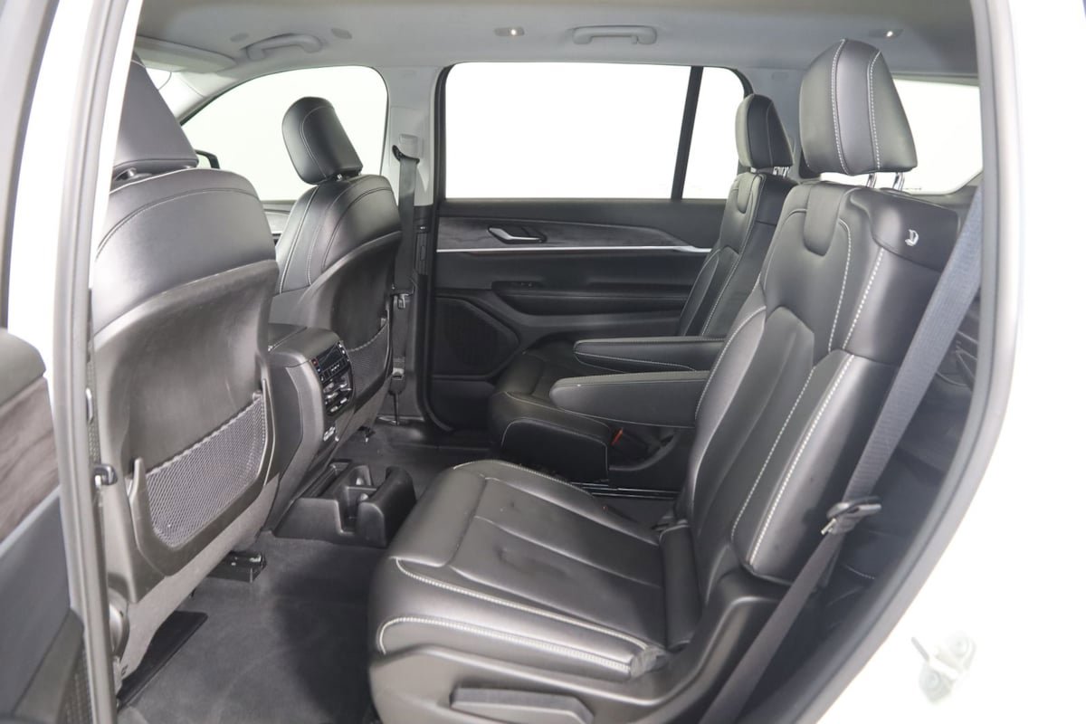 Used 2024 Jeep Grand Cherokee L Limited AWD/4WD image 50