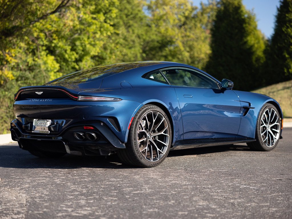 Used 2025 Aston Martin V8 Vantage Coupe RWD image 7