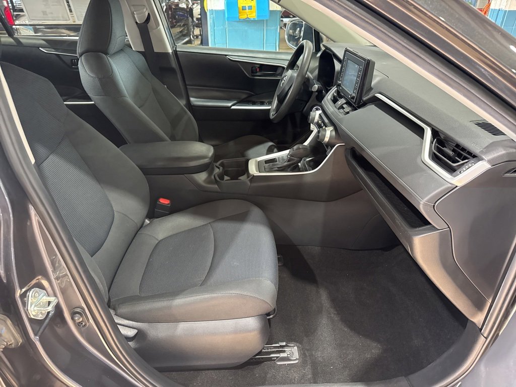 Used 2020 Toyota RAV4 LE w/ All Weather Liner Package image 33